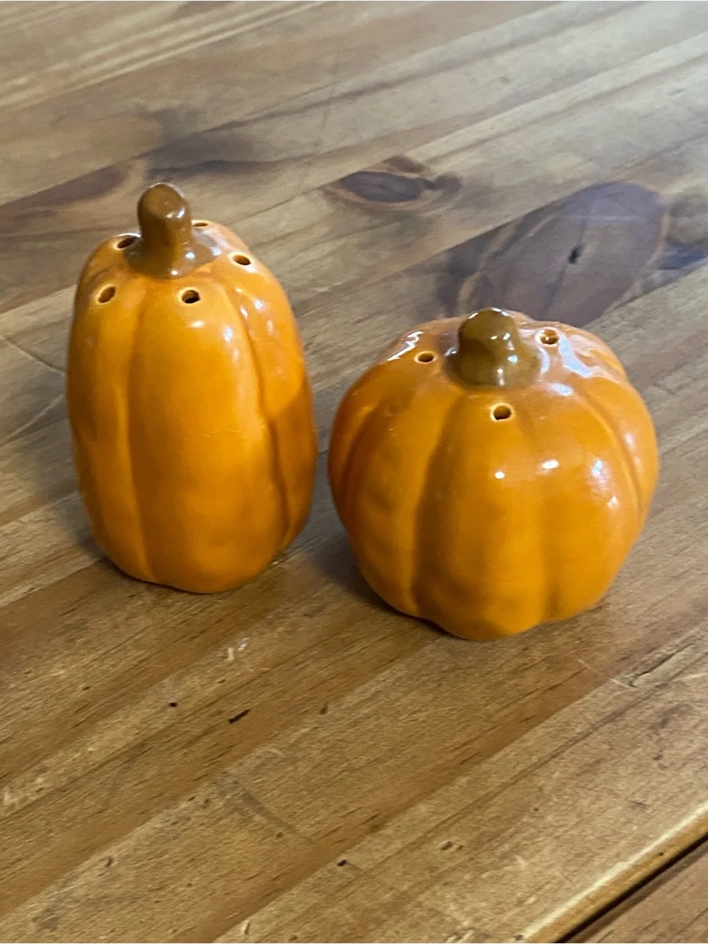 Halloween Orange Ceramic Jack-O'-Lantern Salt and Pepper Shaker Set (E)